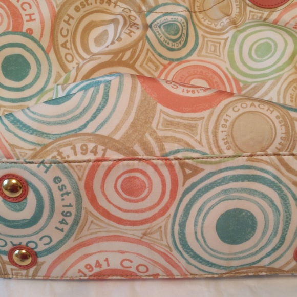 SOLD Coach F19184 Beach Print Multicolor Tote GUC - Picture 3 of 7
